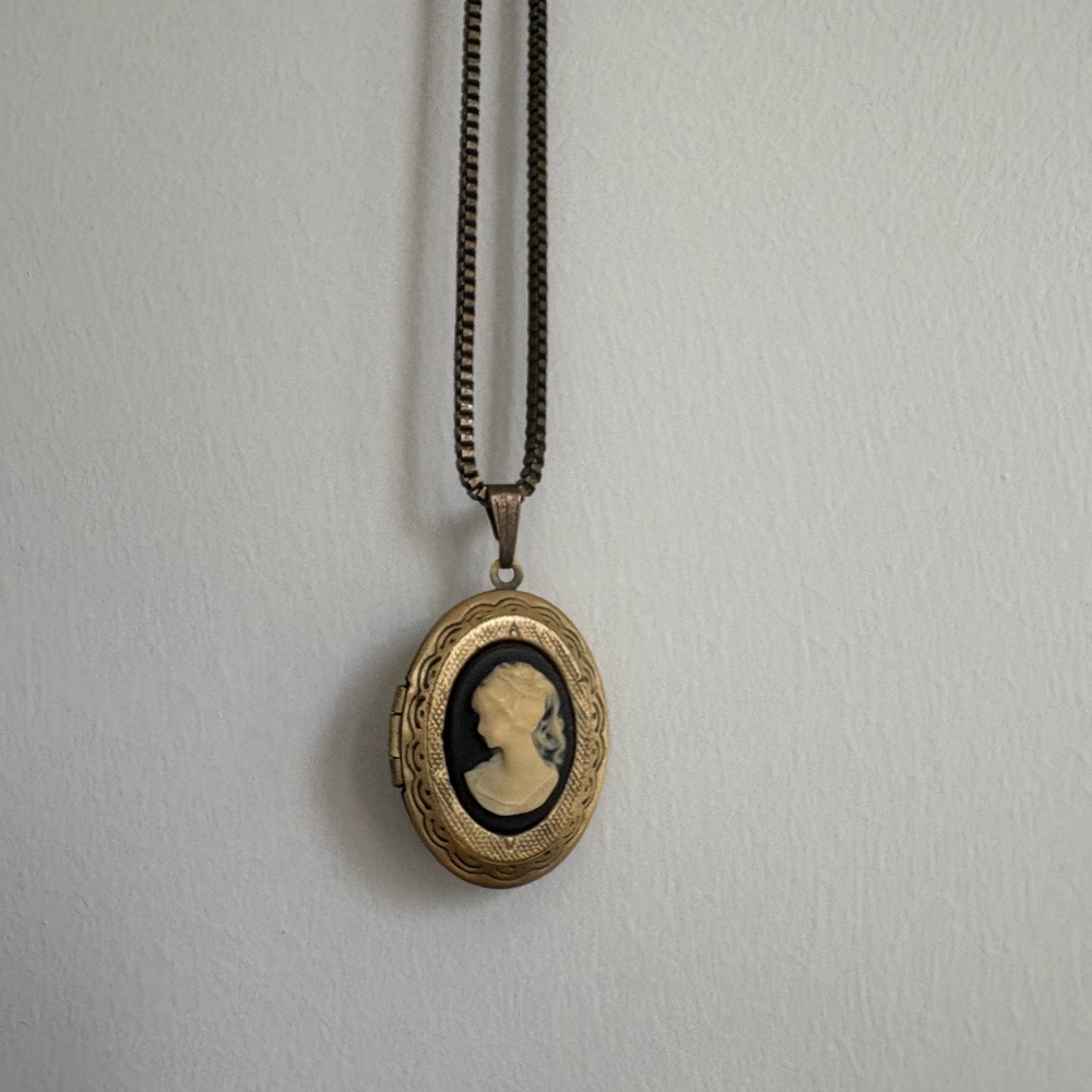 Vintage Cameo Locket Necklace - Bronze